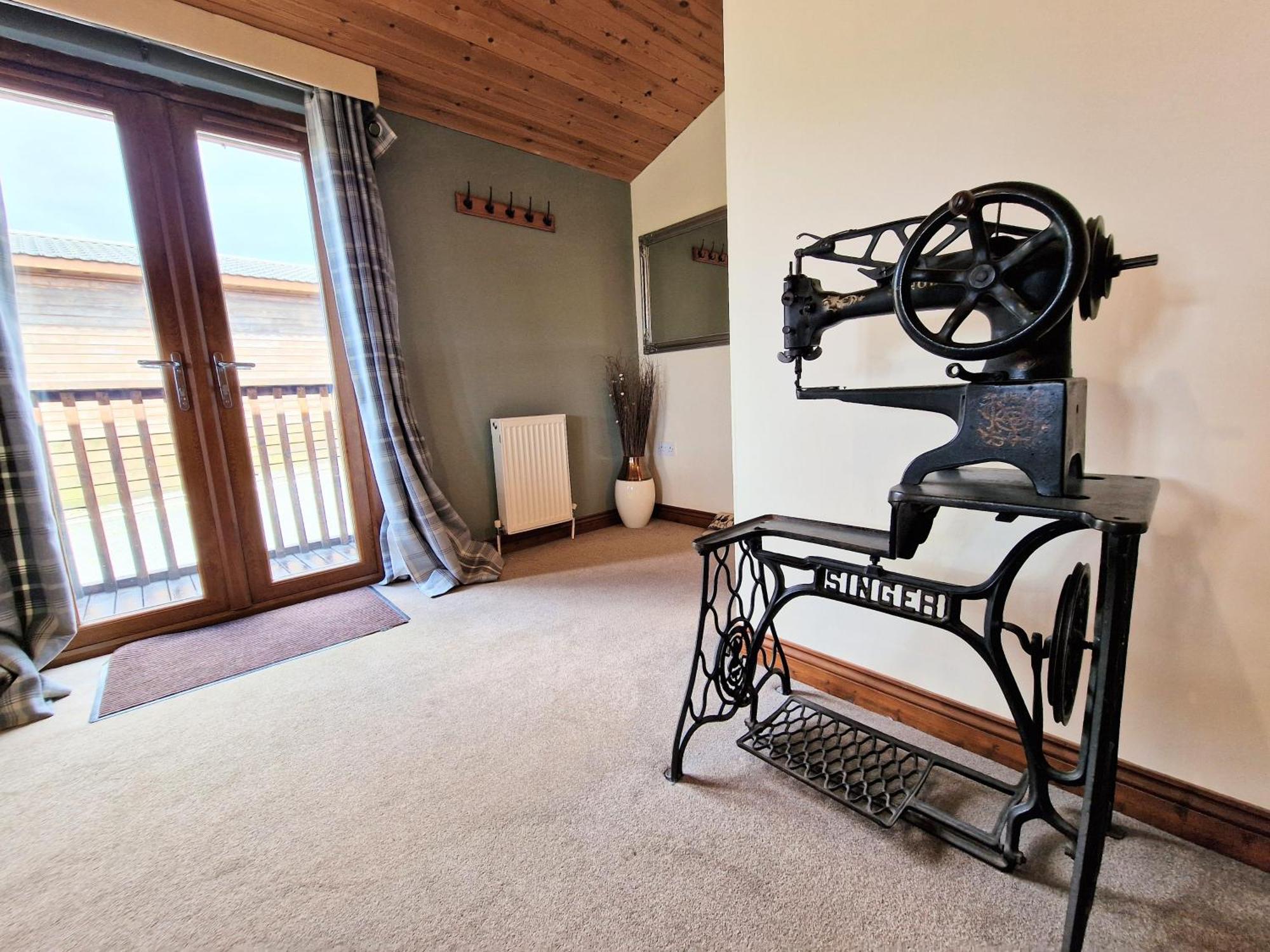 Lomond 2 With Private Hot Tub - Fife - Loch Leven - Lomond Hills Villa Kelty Exterior photo