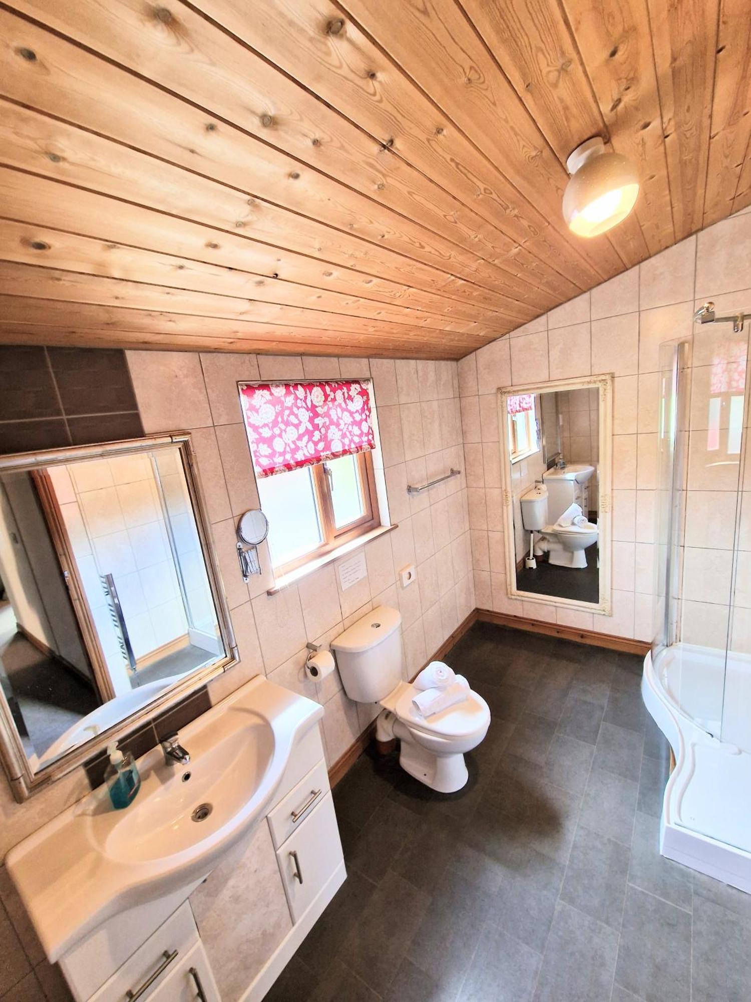 Lomond 2 With Private Hot Tub - Fife - Loch Leven - Lomond Hills Villa Kelty Exterior photo