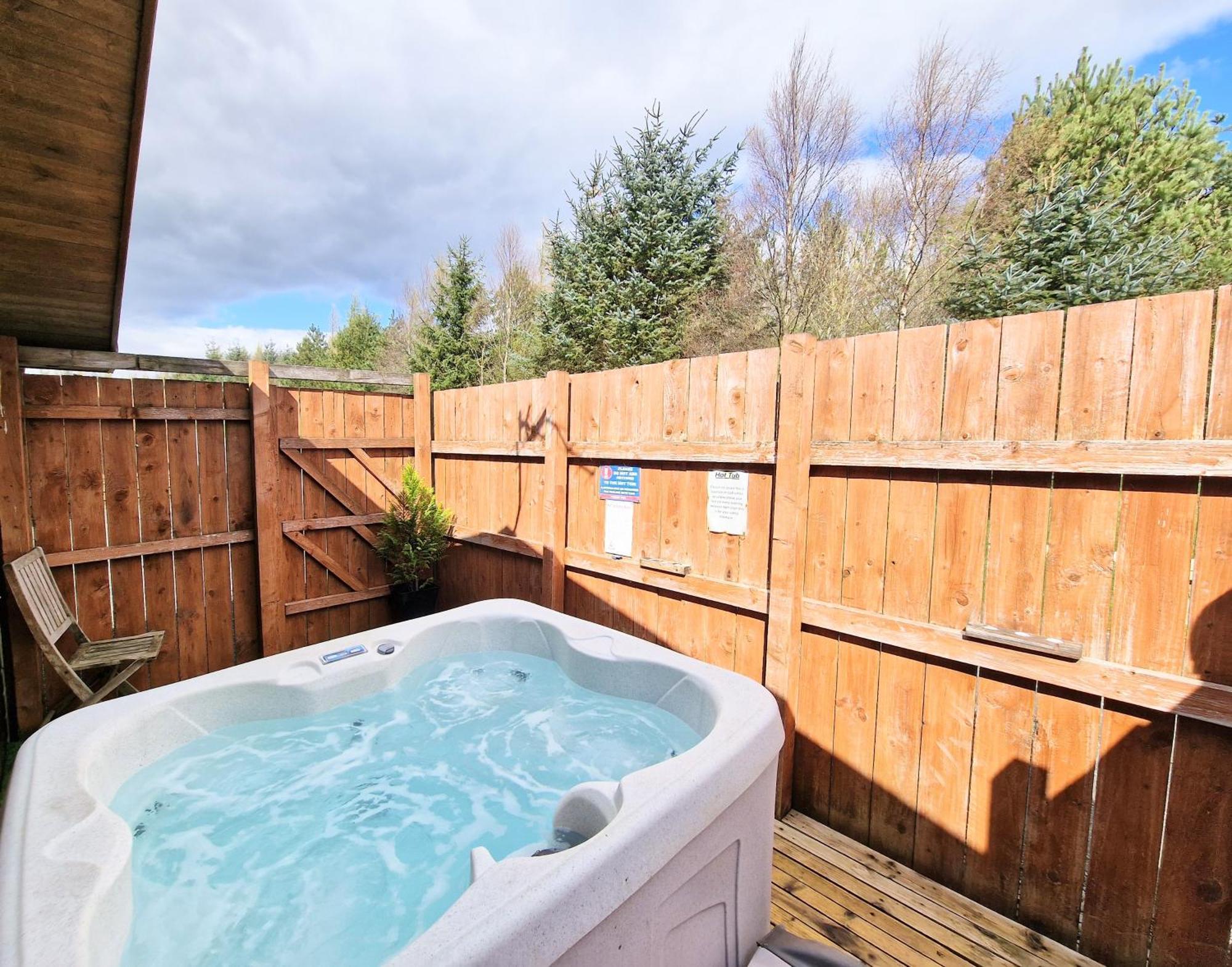 Lomond 2 With Private Hot Tub - Fife - Loch Leven - Lomond Hills Villa Kelty Exterior photo