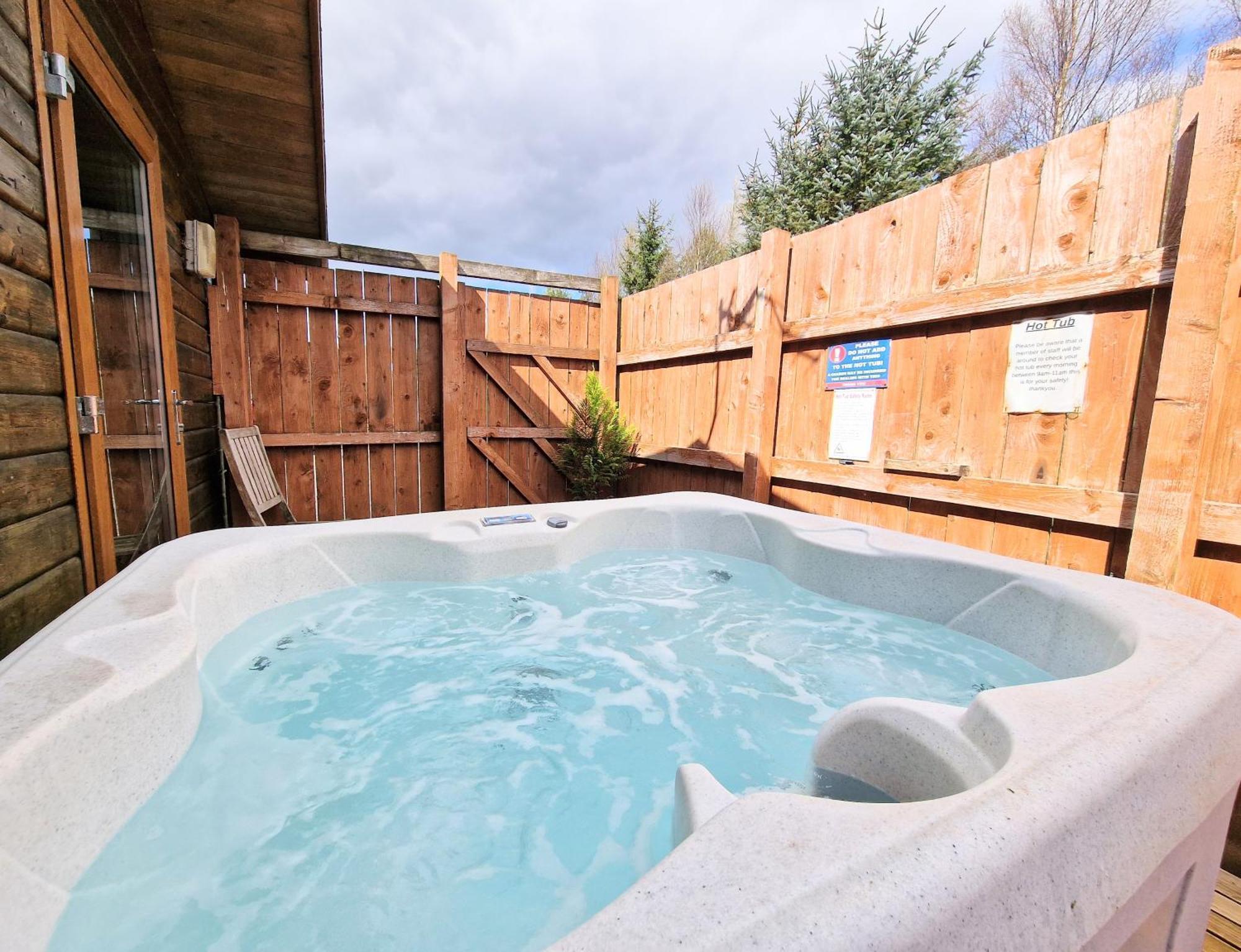 Lomond 2 With Private Hot Tub - Fife - Loch Leven - Lomond Hills Villa Kelty Exterior photo